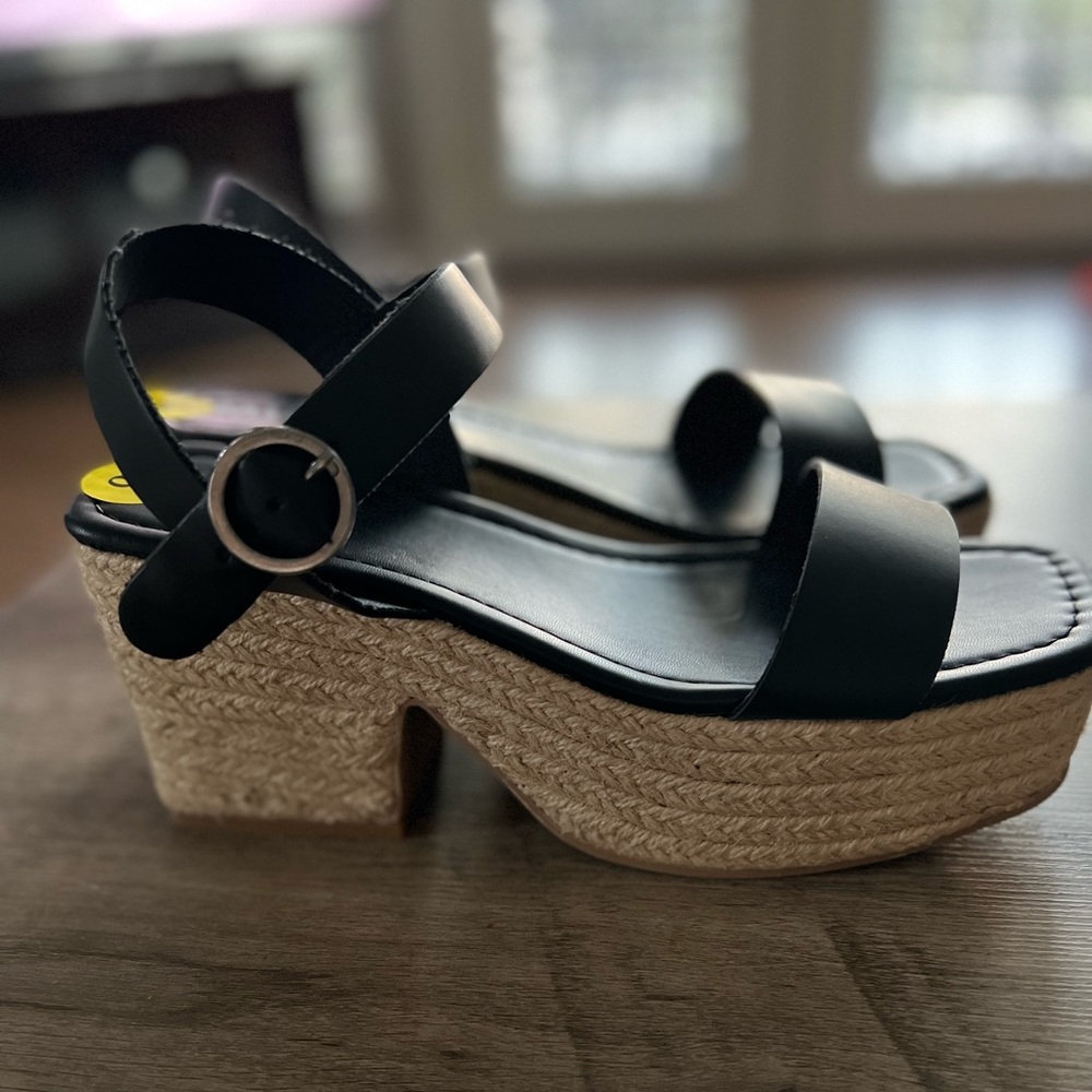 MIA Havana platform Sandal - BRAND NEW WITH TAGS - size 9